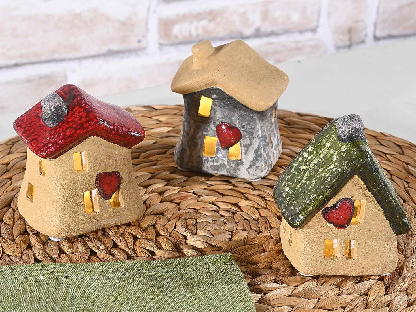 Casetta in terracotta piccola con luce led beije