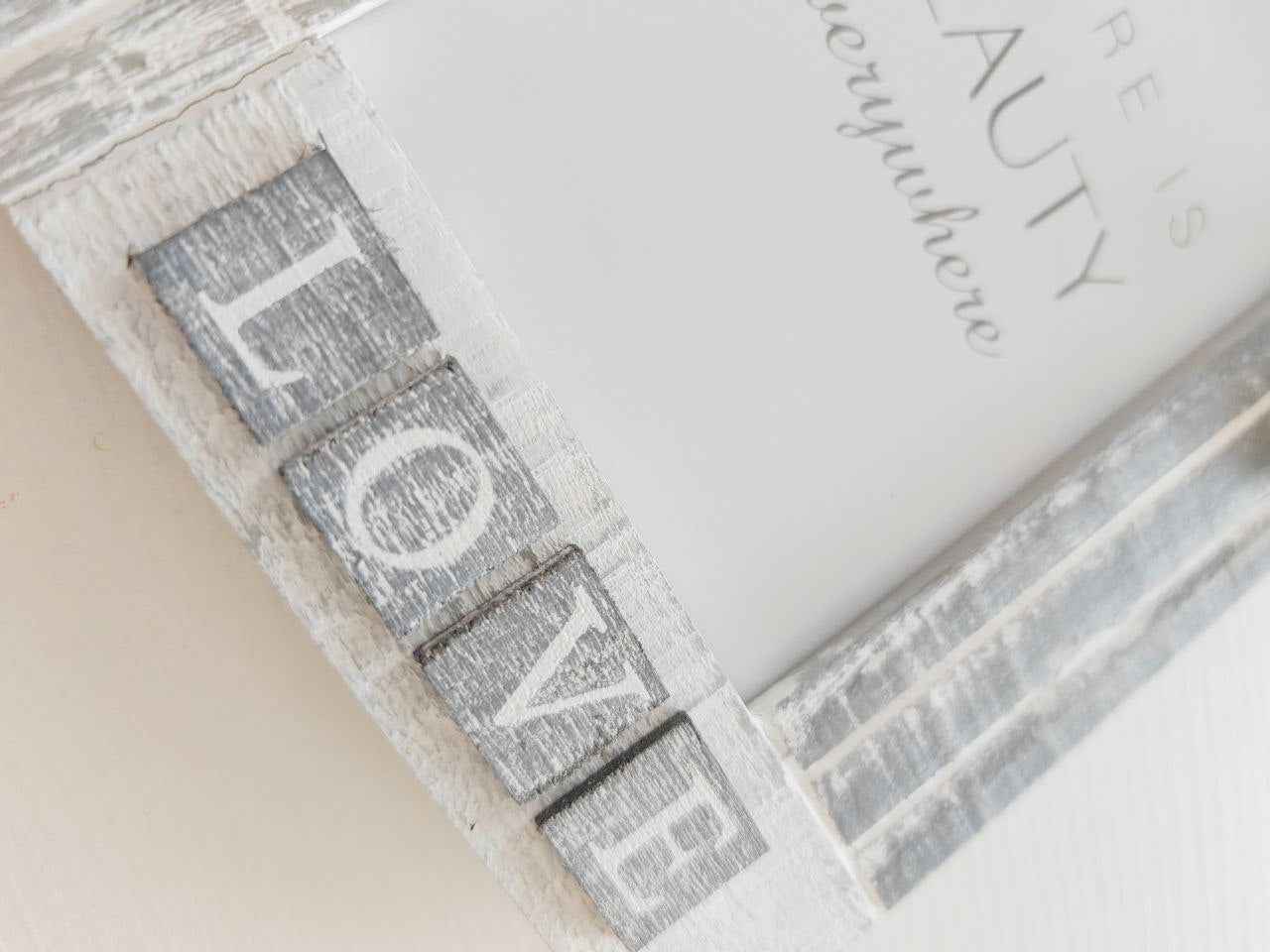 Cornice shabby love